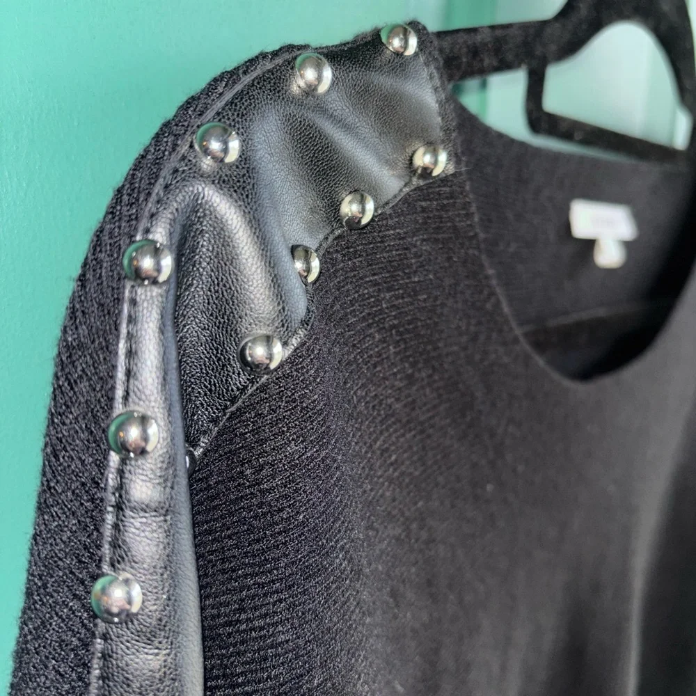 Sioni XL lightweight Black knit top faux-leather panels / metallic studs - Picture 3 of 8